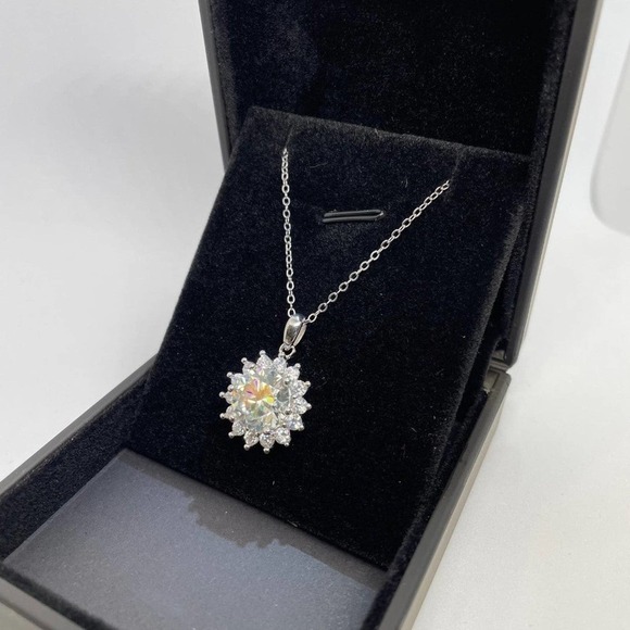 Huge Moissanite Diamond Necklace 5 Ct Pendant 925 18K Chain Brilliant Round Cut - Picture 7 of 12